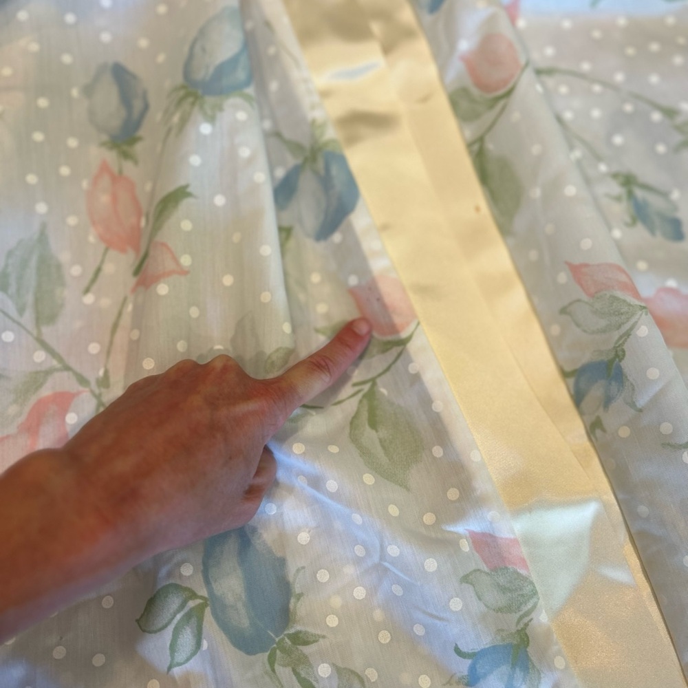 Vintage Pastel Floral and Polka Dot Robe - Picture 13 of 13